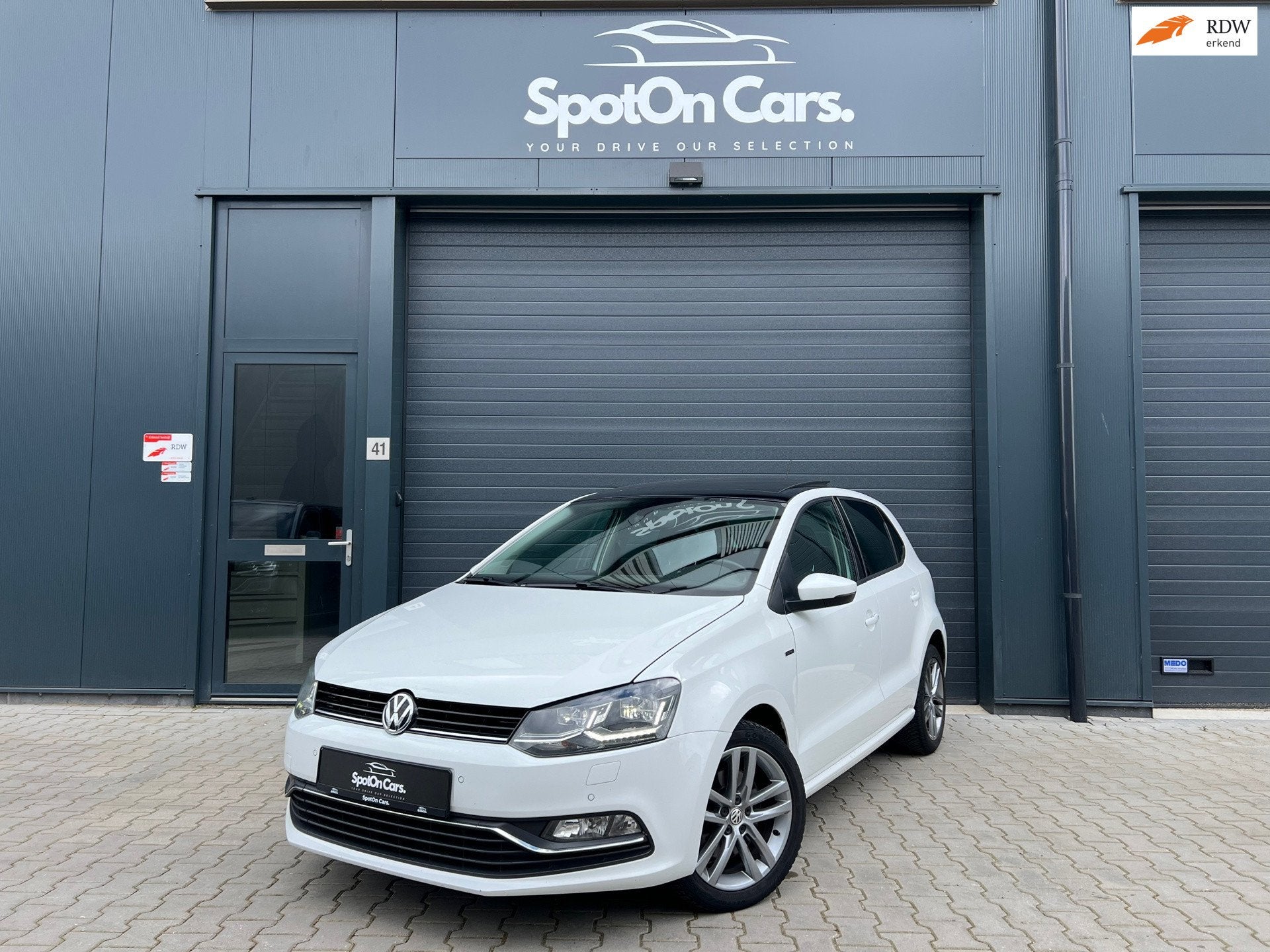 Volkswagen Polo 1.2 TSI Highline PANO LED AUTOMAAT, Auto's, Gebruikt, Euro 6, Bedrijf, Grijs