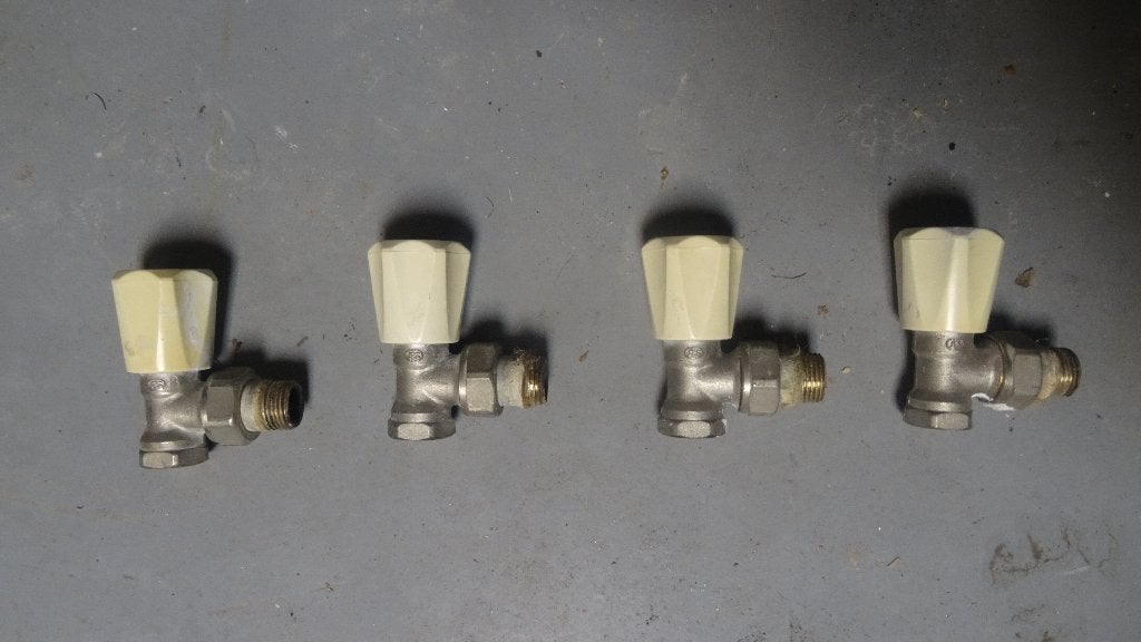 Vier Gebruikte ½” Haakse SAR Radiatorkranen, Gebruikt, Radiator, Ophalen of Verzenden, 60 tot 150 cm