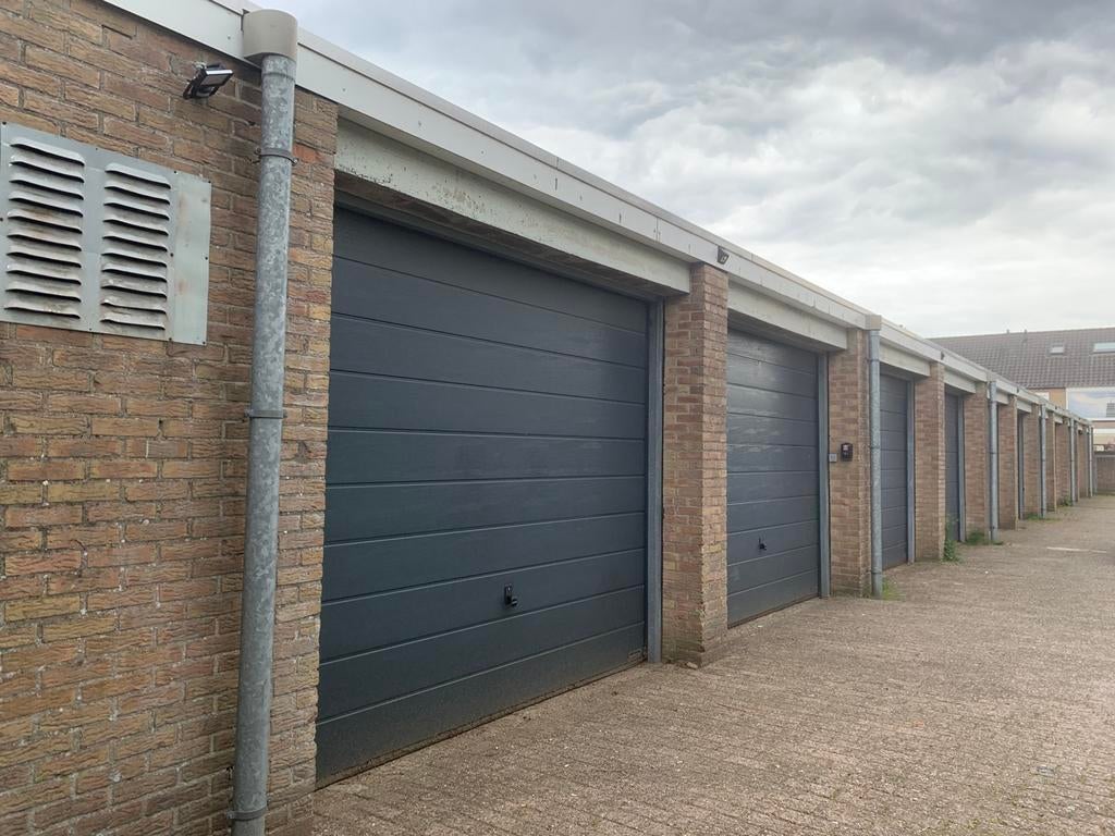 HOEVELAKEN GROTE GARAGEBOX OPSLAGRUIMTE ZZP ZZP-er TE HUUR
