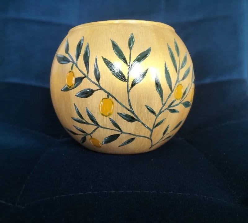 Gouden bolvaasje met olijftakken / olijven handgeschilderd, Ophalen of Verzenden, Rond, Glas