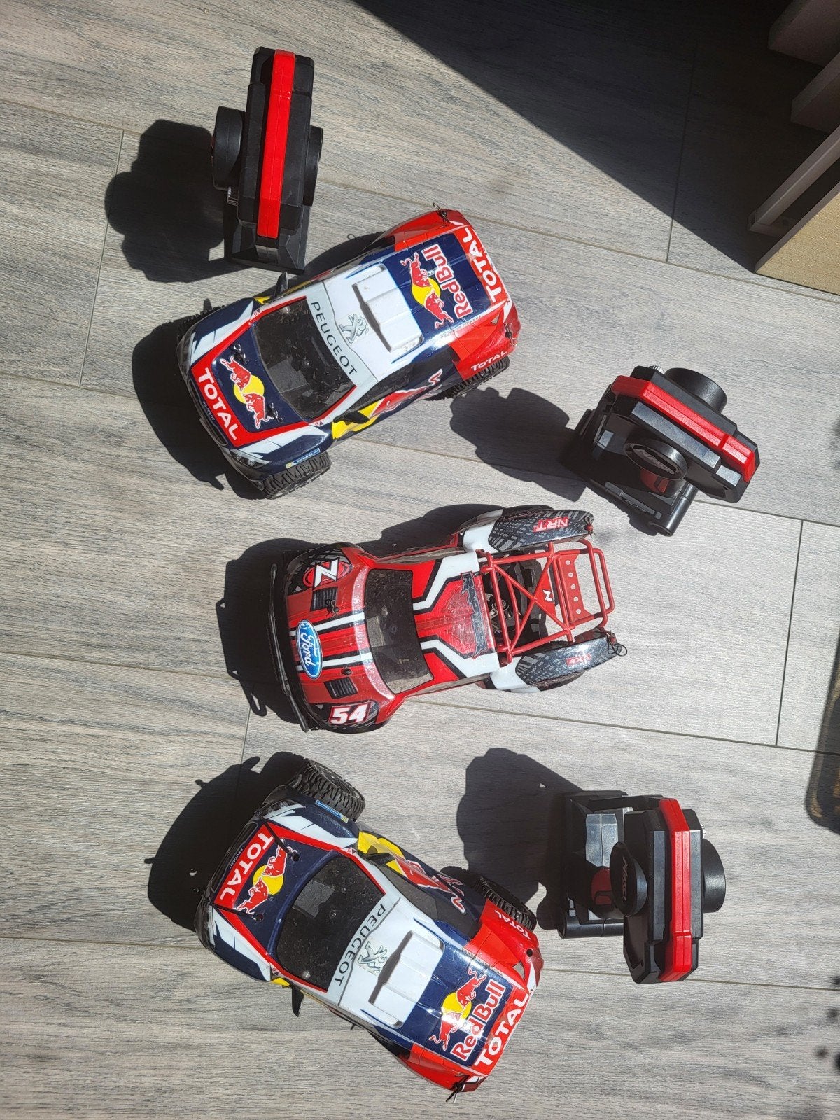 Set van 3 bestuurbare auto's met 3 accusets, Hobby en Vrije tijd, Modelbouw | Radiografisch | Auto's, Gebruikt, Auto offroad, RTR (Ready to Run)