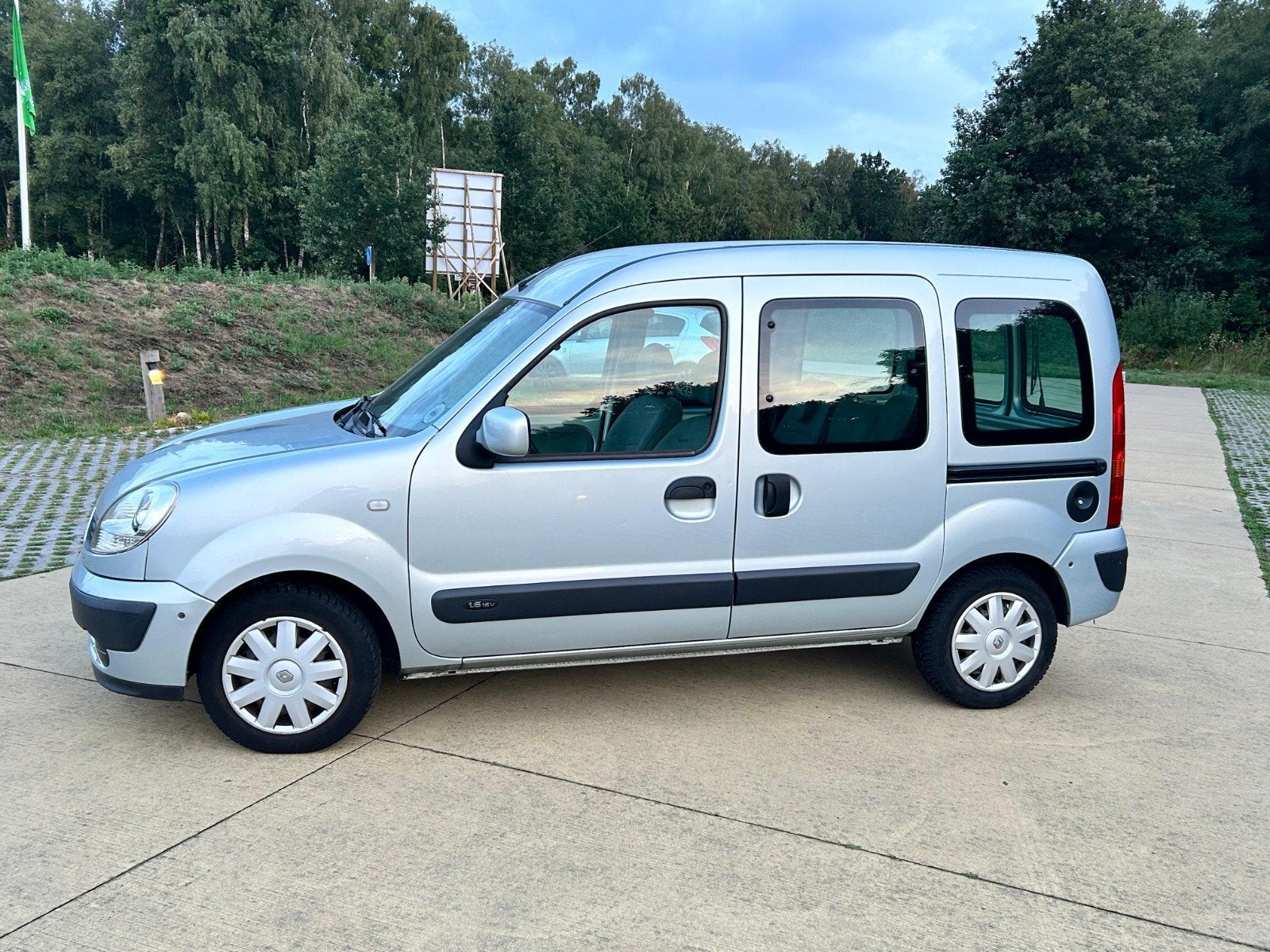Renault Kangoo 1.6 16V 70KW 2007 Grijs, Auto's, 49 €/maand, Origineel Nederlands, Handgeschakeld, Kangoo