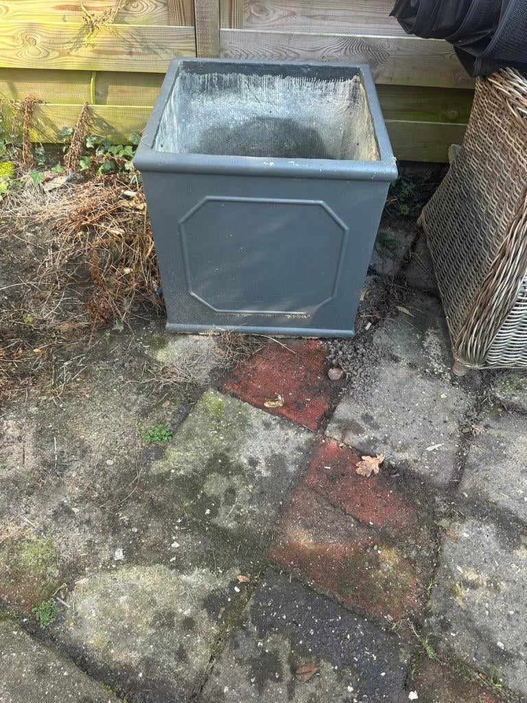 Grote bloembak antraciet, Tuin en Terras, Bloembakken en Plantenbakken, Ophalen, Gebruikt, Rond, Beton