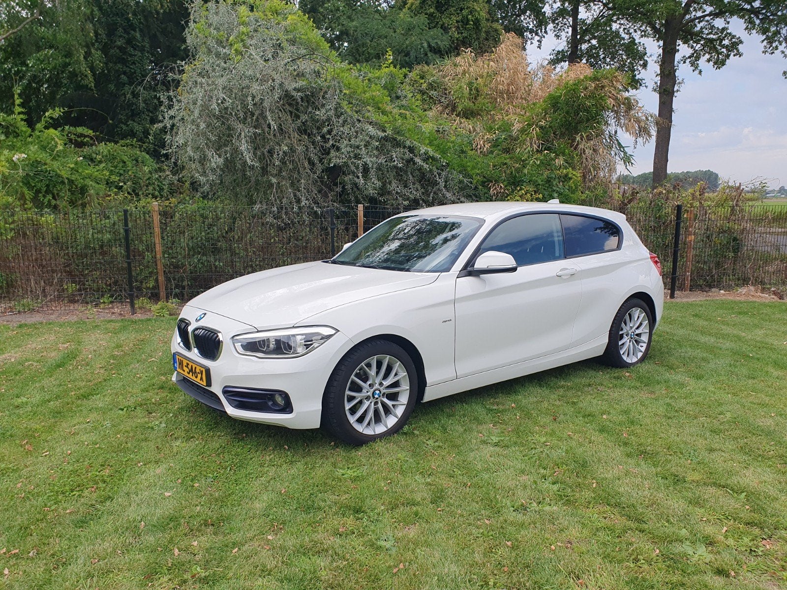 BMW 1-Serie 1.5 118D 3DR AUT 2015 Wit, Auto's, BMW, 4 stoelen, Wit, Origineel Nederlands, Particulier