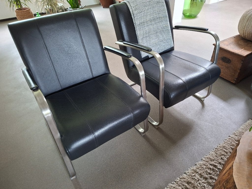 twee zwart leren fauteuils, Huis en Inrichting, Fauteuils, Ophalen, Zo goed als nieuw, 75 tot 100 cm, 50 tot 75 cm