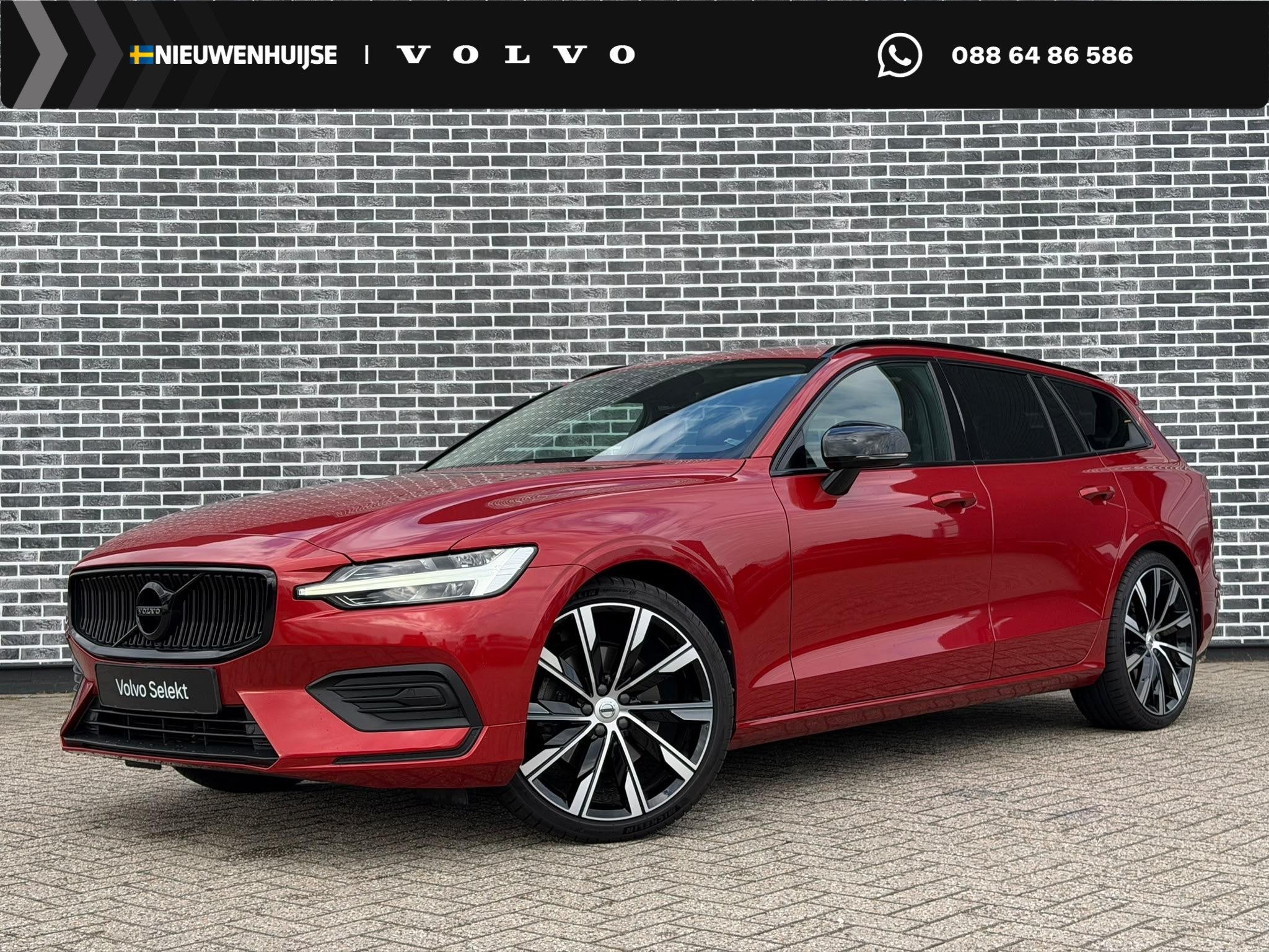 Volvo V60 2.0 T4 Momentum Pro | Trekhaak | Achteruitrijcamer, Auto's, 12 maanden, 15 km/l, Euro 6, Leder en Stof