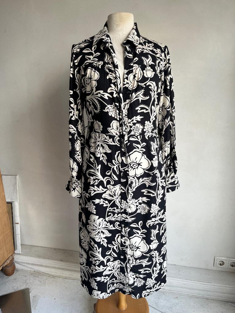 miljuschka jurk maat 40 zwart wit, Kleding | Dames, Jurken, Maat 38/40 (M), Zwart, Zo goed als nieuw, Onder de knie