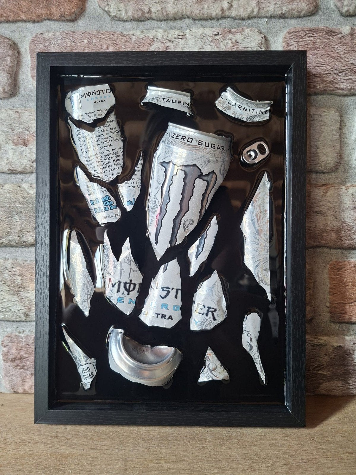 Monster blikje verwerkt in een lijst 23x33 met Epoxy, Antiek en Kunst, Kunst | Schilderijen | Modern, Ophalen of Verzenden