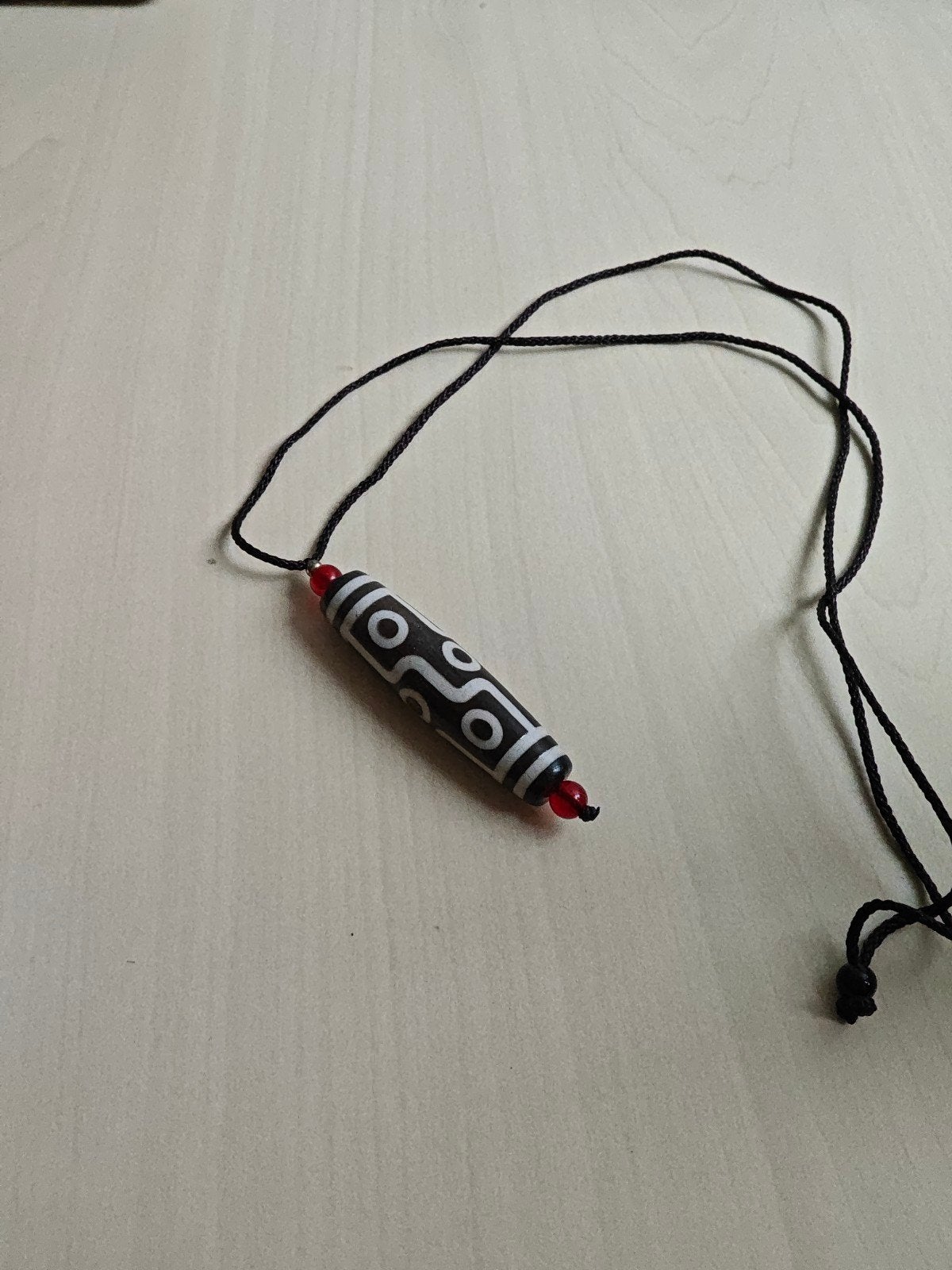Unieke Dzi Kraal Hanger Ketting - Zwart/Wit Patroon, Sieraden, Tassen en Uiterlijk, Gebruikt, Zwart, Ophalen of Verzenden, Overige materialen
