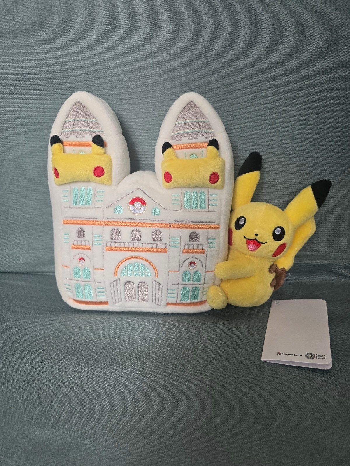 Pokémon Center x Natural History Museum Pikachu plush, Ophalen of Verzenden, Nieuw, Overige typen