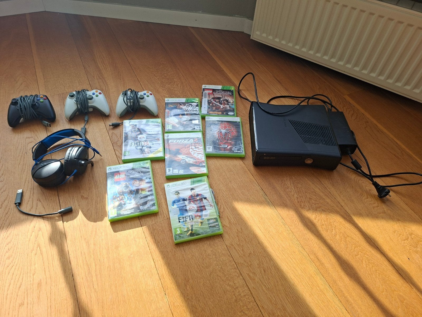 Xbox 360 met 3 controllers, headset en 7 games, Ophalen, Gebruikt, Eén computer, 3 spelers of meer