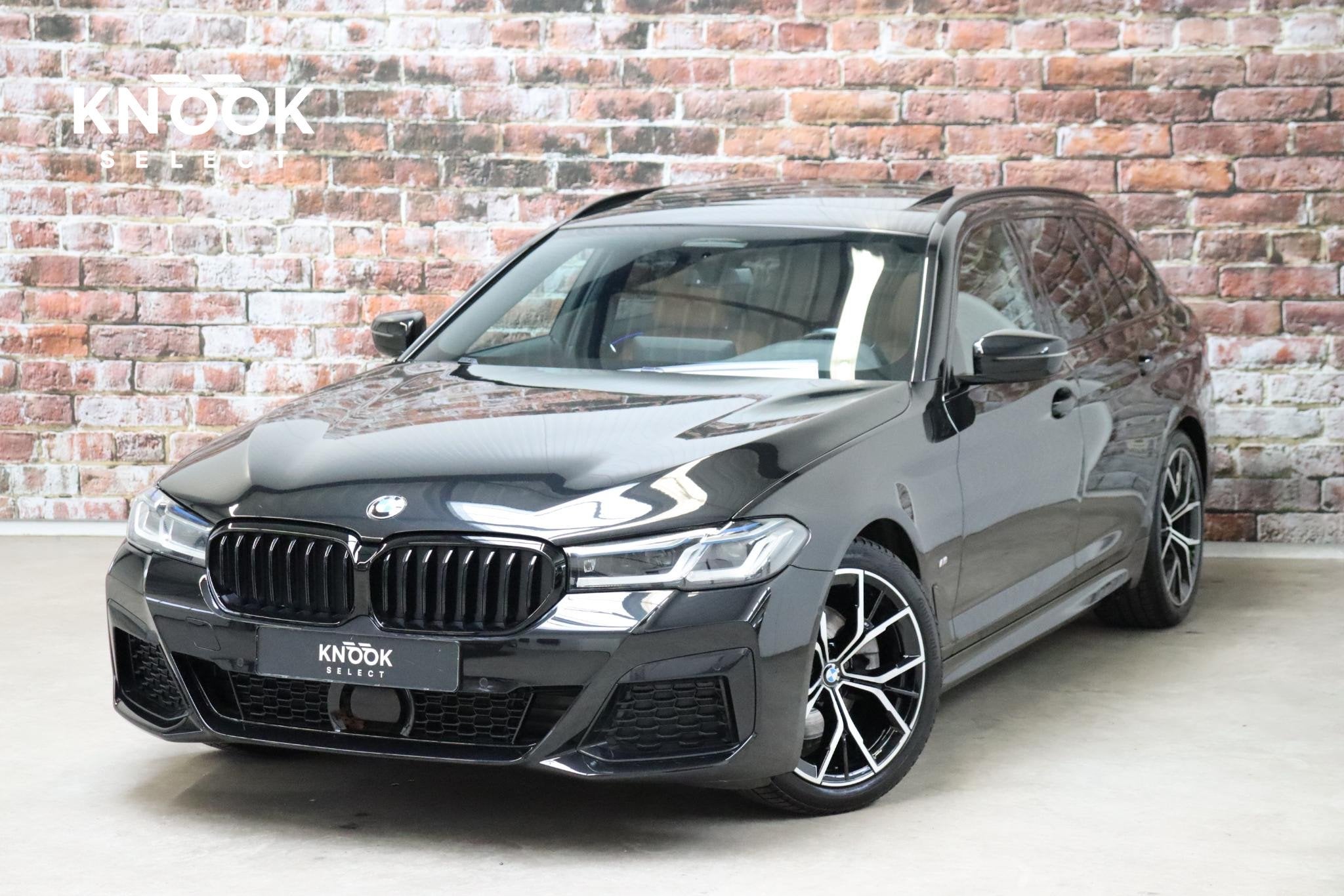 BMW 5-serie Touring 520i High Executive M Sport Pakket Autom, Auto's, Gebruikt, 4 cilinders, 2000 kg, Zwart