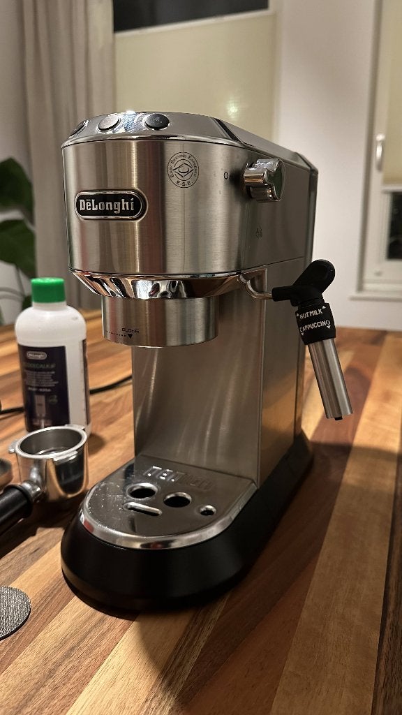 Foto 3 van Delonghi Dedica Espressomachine