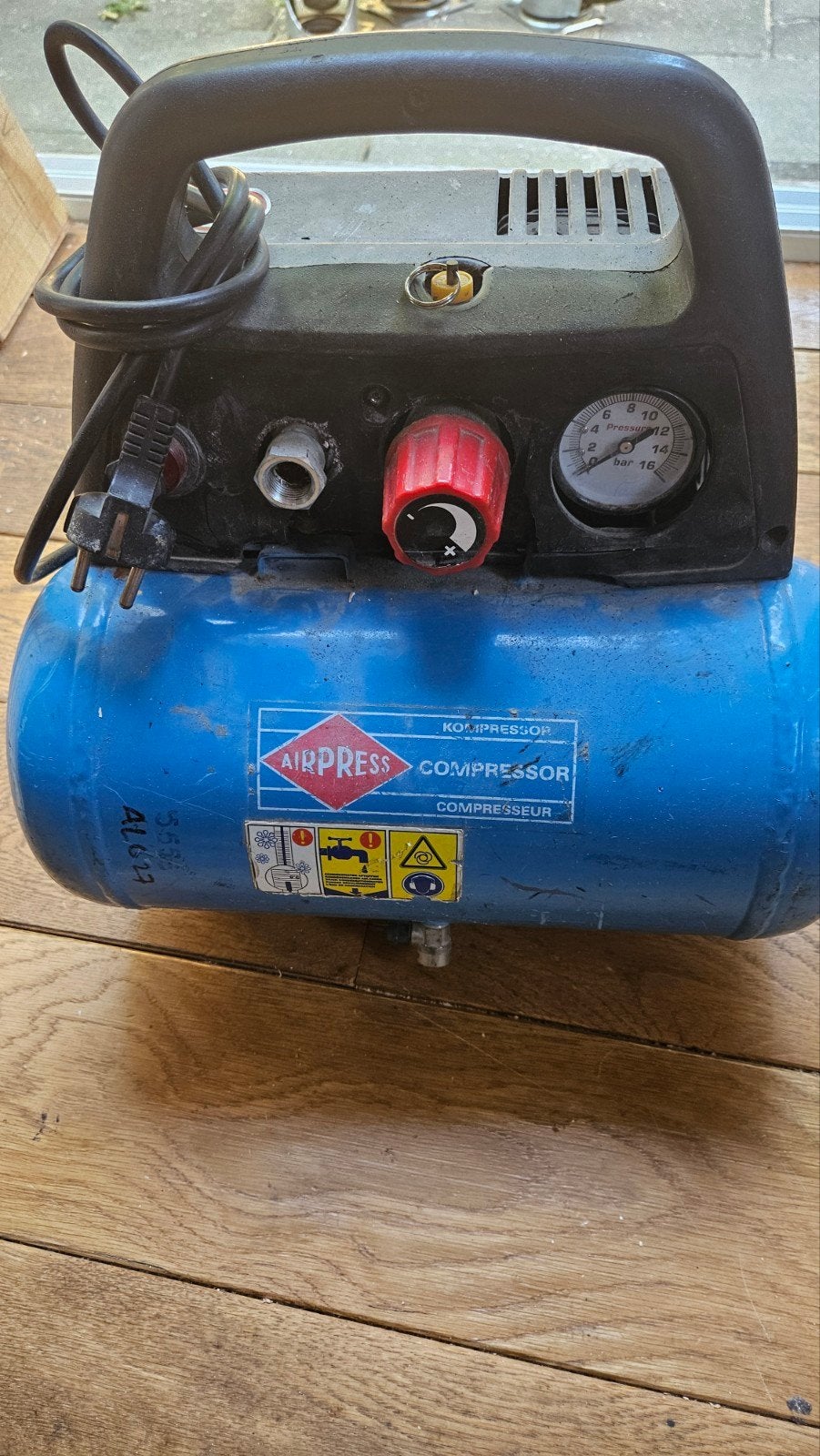 Airpress compressor met elektrisch defect - werkt niet, Doe-het-zelf en Verbouw, Compressors, Ophalen, Gebruikt