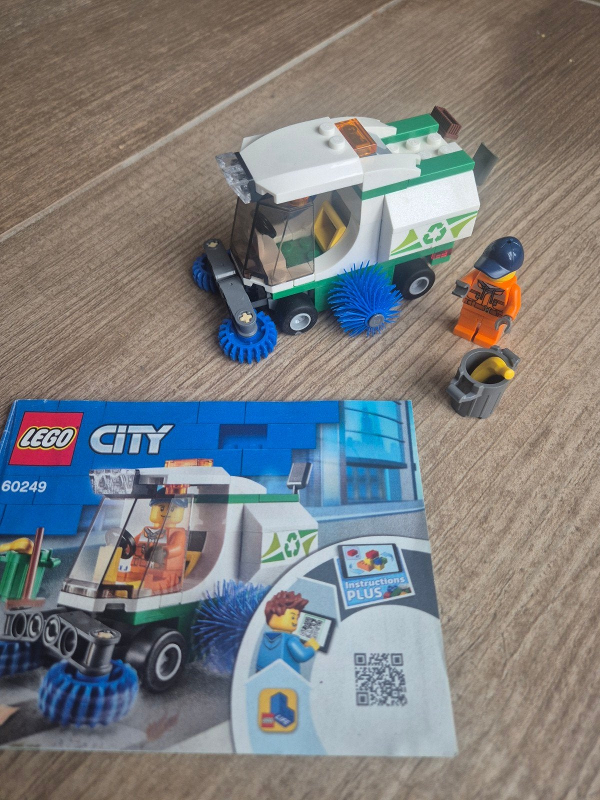 LEGO City 60249 Straatveger met minifiguur en accessoires, Ophalen of Verzenden, Zo goed als nieuw, Overige merken