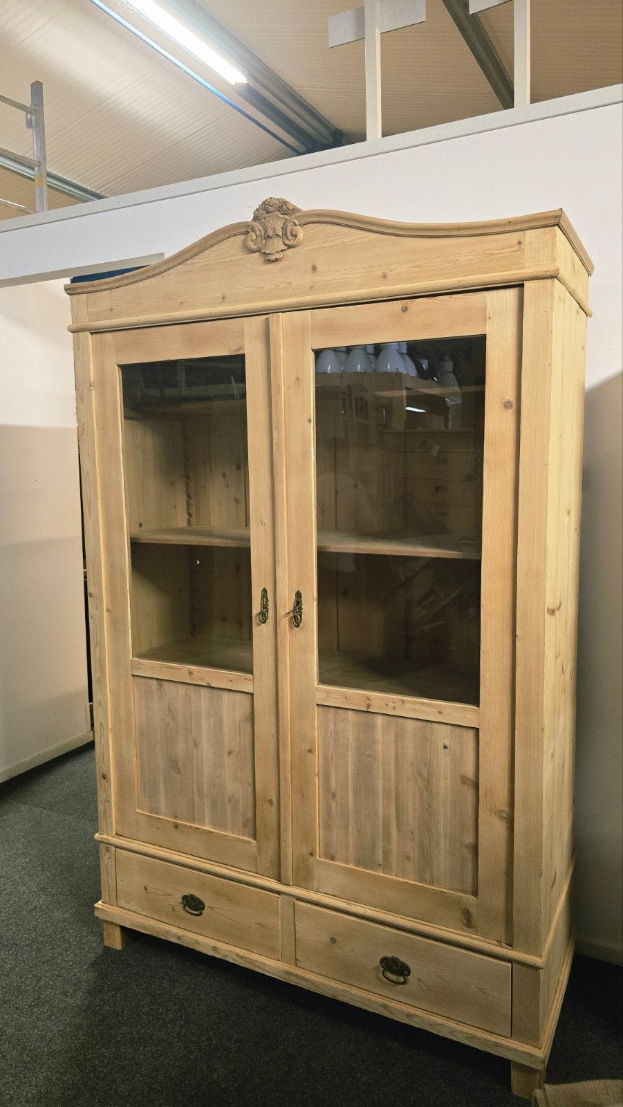 Antieke Grenen Houten Vitrinekast uit voorraad leverbaar, Huis en Inrichting, 100 tot 150 cm, 200 cm of meer, Met lade(s), Ophalen of Verzenden