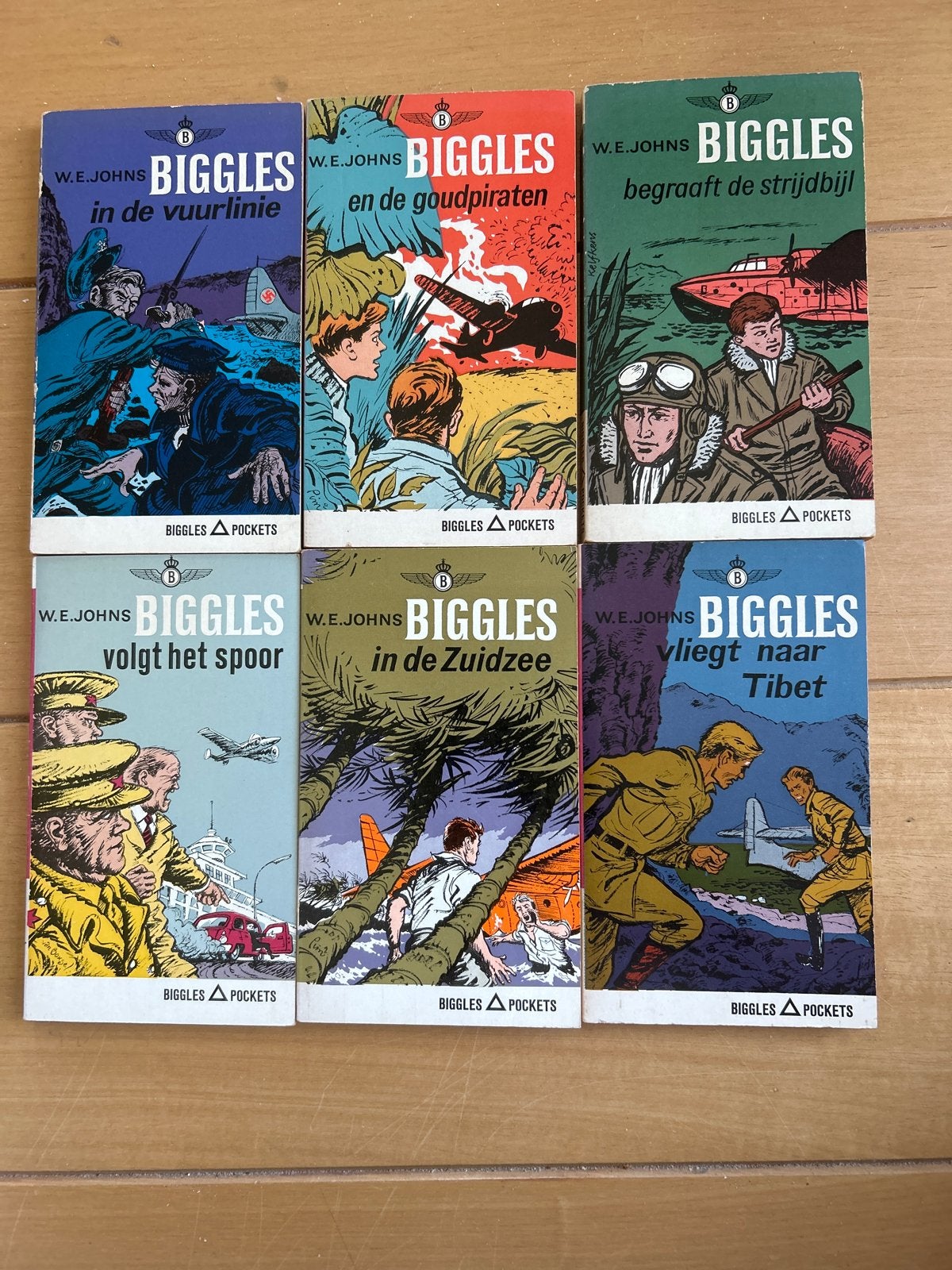 6 Biggles POCKETS boeken van W.E. Johns alle 6 SAMEN, Ophalen of Verzenden, Gelezen