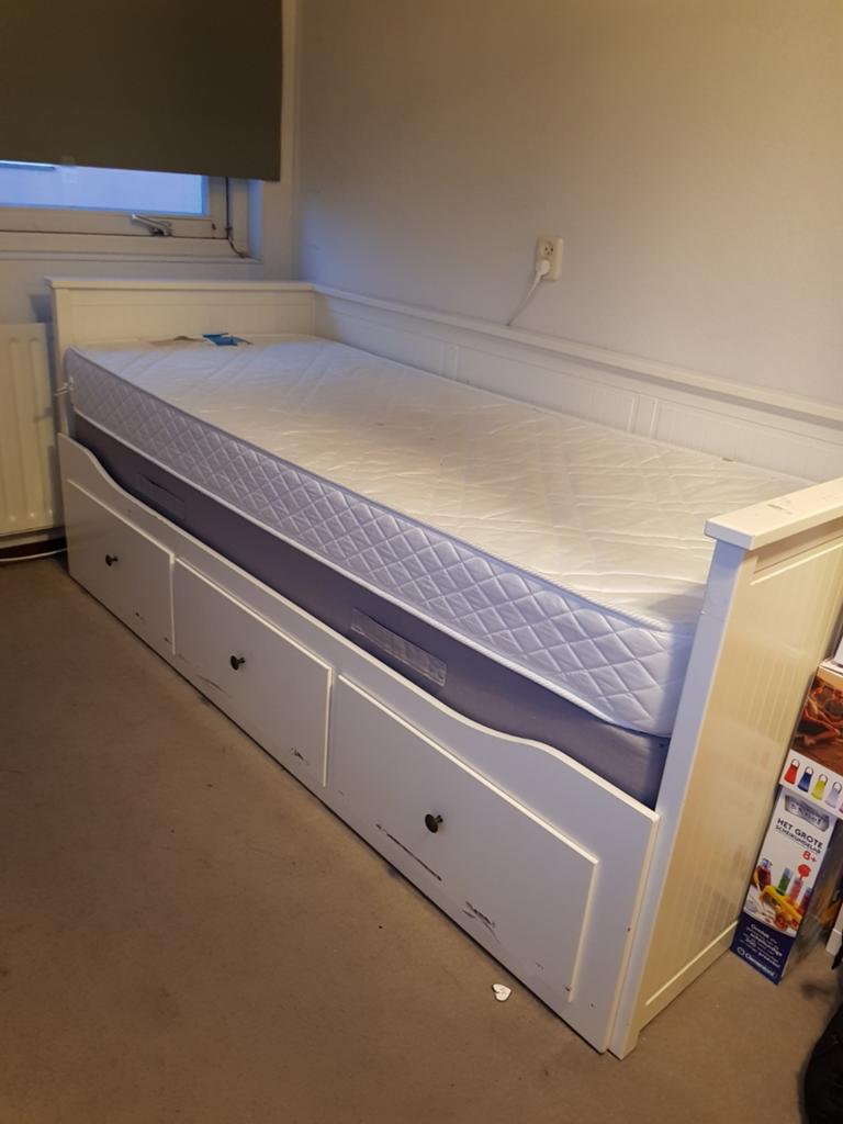 Ikea HEMNES
Bedbank met 3 lades, Ophalen, Gebruikt, Tweepersoons, 80 cm