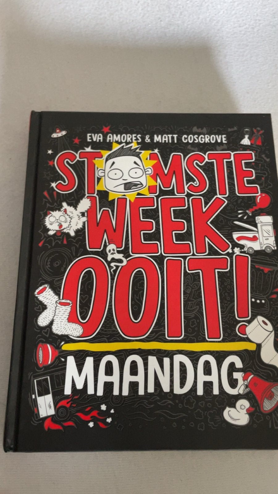 Stomste Week Ooit! Maandag - Eva Amores & Matt Cosgrove, Ophalen of Verzenden, Zo goed als nieuw, Fictie