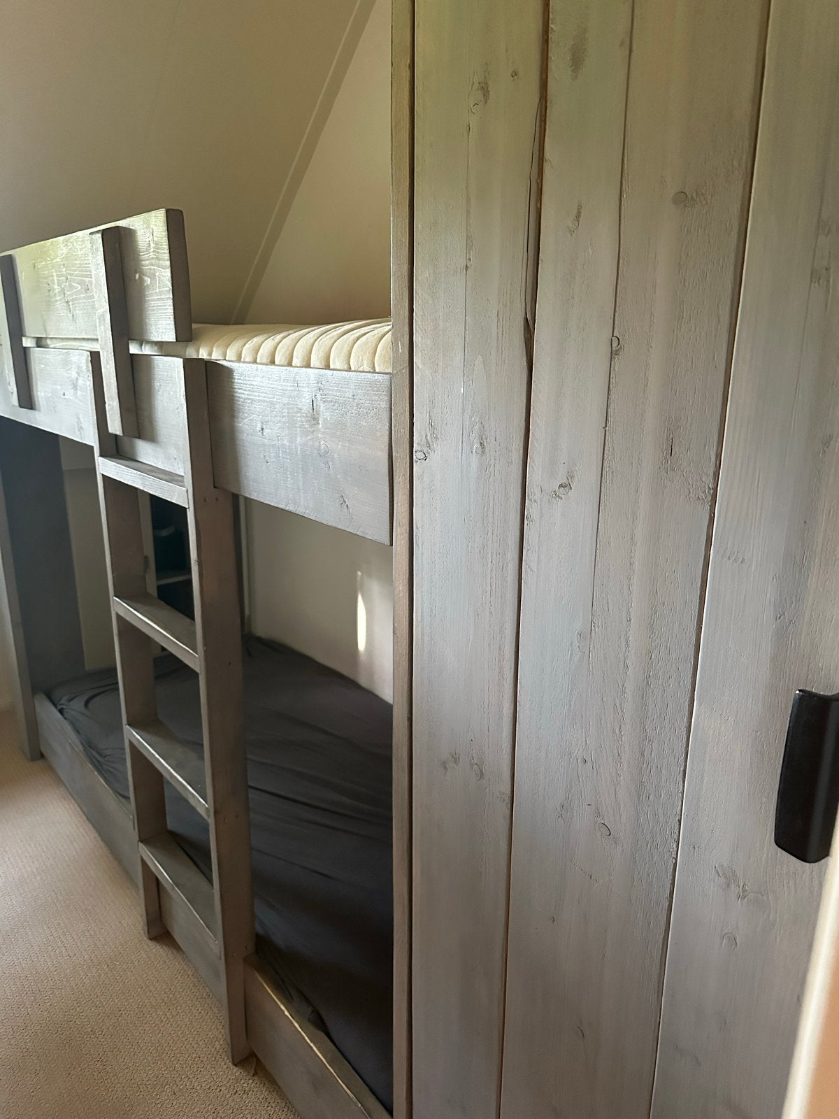 Robuust steigerhouten stapelbed met hoekkast, Ophalen, Gebruikt, Eenpersoons, 210 cm