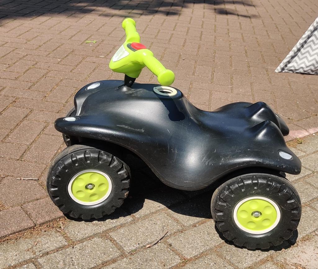 Stoere zwarte loopauto met groene accenten, Ophalen, Gebruikt, Loopvoertuig