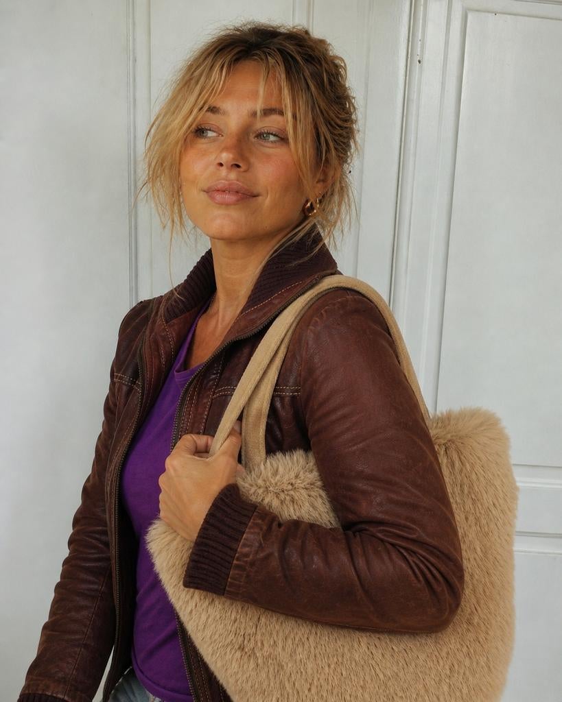BY-BOO handtas van zeer mooi nepbont  - Beige, Ophalen of Verzenden, Zo goed als nieuw, Beige, Handtas