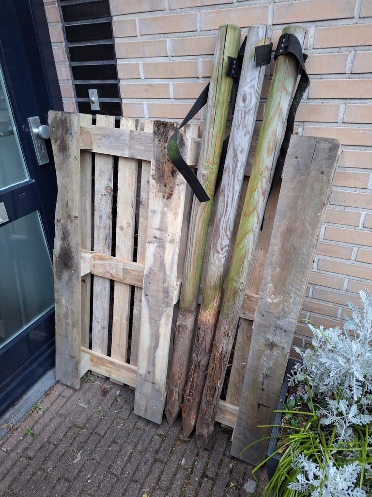 Gratis ophalen: pallet en 3 paaltjes, Tuin en Terras, Minder dan 3 m³, Ophalen