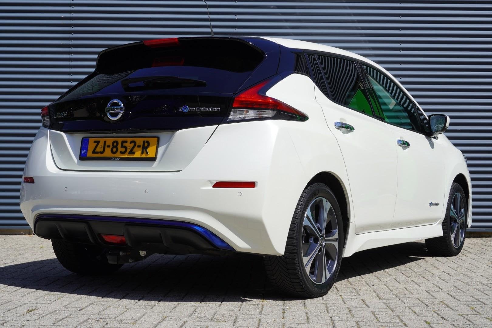 Nissan LEAF 3.Zero 218pk Limited Edition 62 kWh | Trekhaak |, 12 maanden, Gebruikt, Zwart, Wit