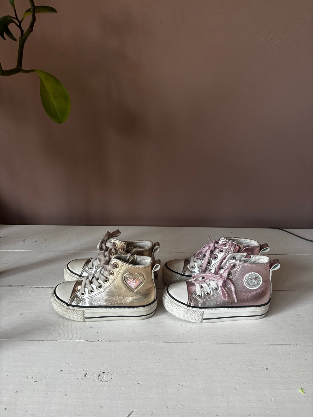 Hippe metallic gympen goud/roze - maat 28, Ophalen of Verzenden, Zo goed als nieuw, Meisje, Sportschoenen
