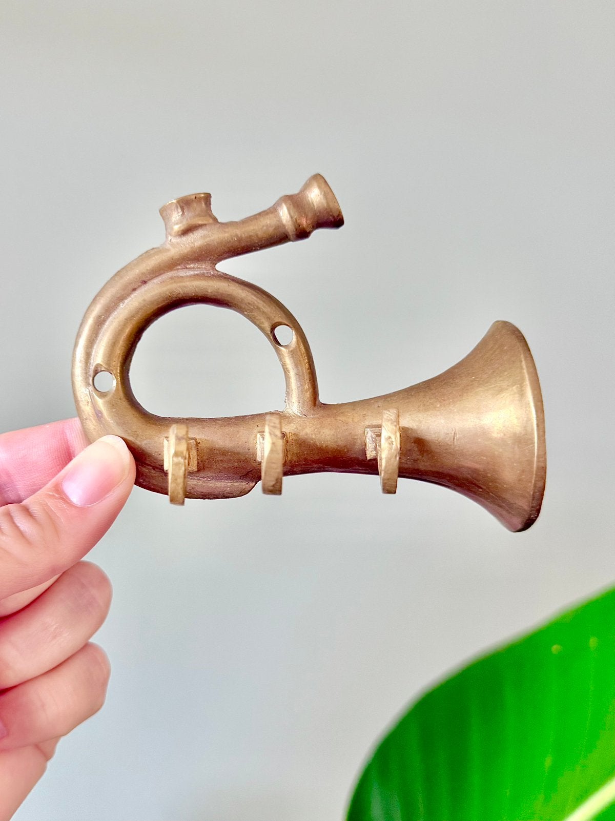 Vintage messing trompet sleutelrekje kapstokje wandhaken, Antiek en Kunst, Ophalen of Verzenden