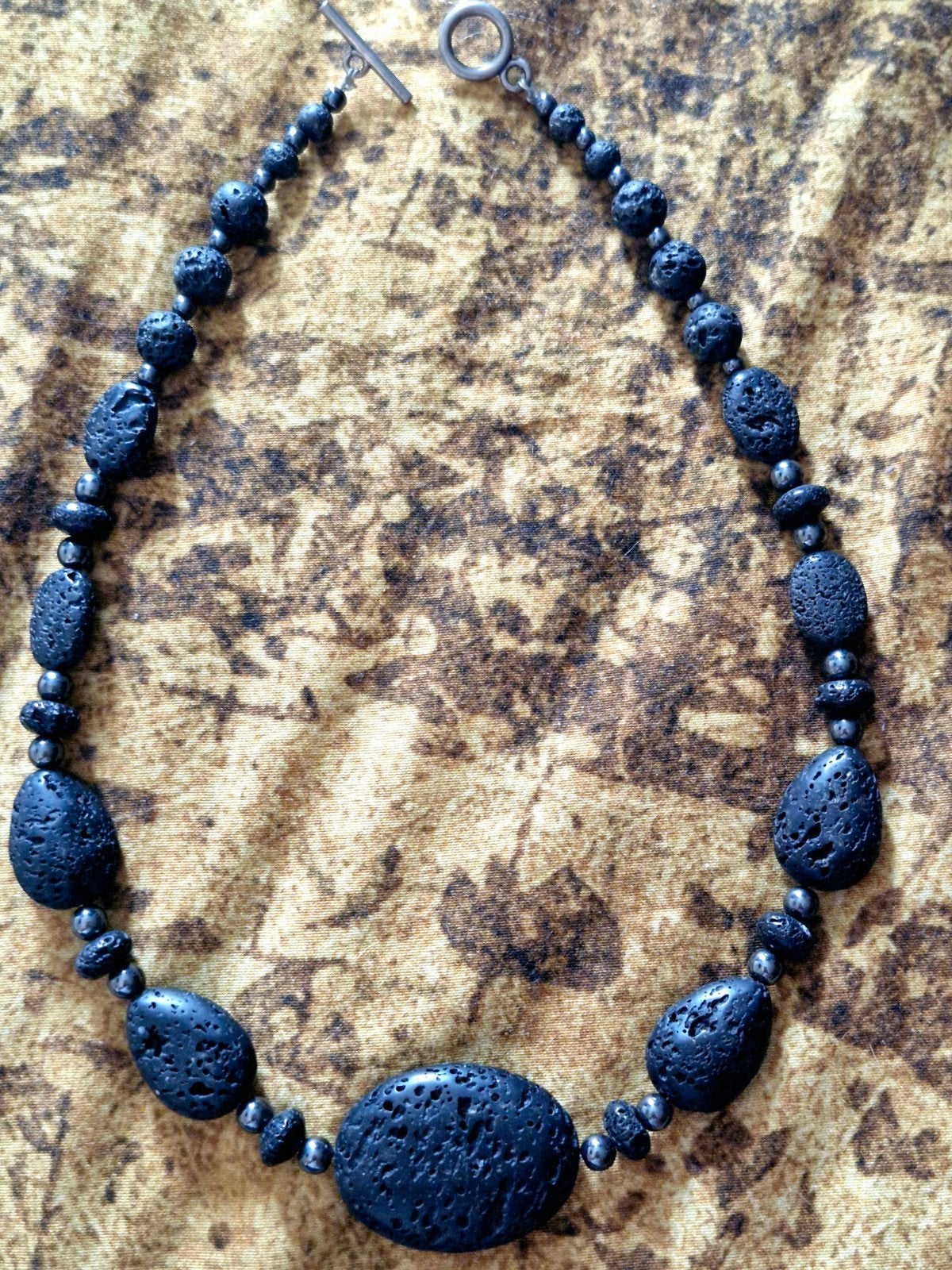 Zwarte Vintage Lavasteen Ketting - Uniek en Stijlvol, Ophalen of Verzenden, Zo goed als nieuw, Zwart, Steen of Mineraal