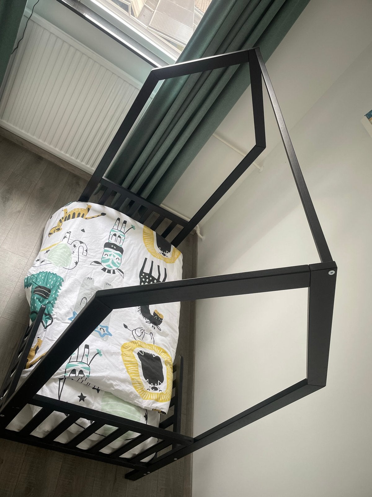 Zwart Huisbed Kinderbed 145x75 cm met Lattenbodem, Ophalen, Zwart, 190 cm of minder, Zo goed als nieuw