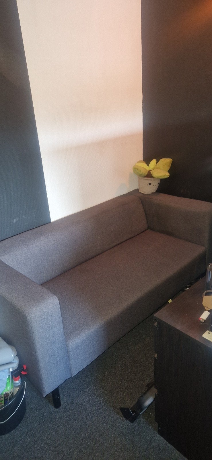 Comfortabele 2-persoonsbank - Grijs, Huis en Inrichting, Banken | Bankstellen, Ophalen, 150 tot 200 cm, Tweepersoons, 75 tot 100 cm
