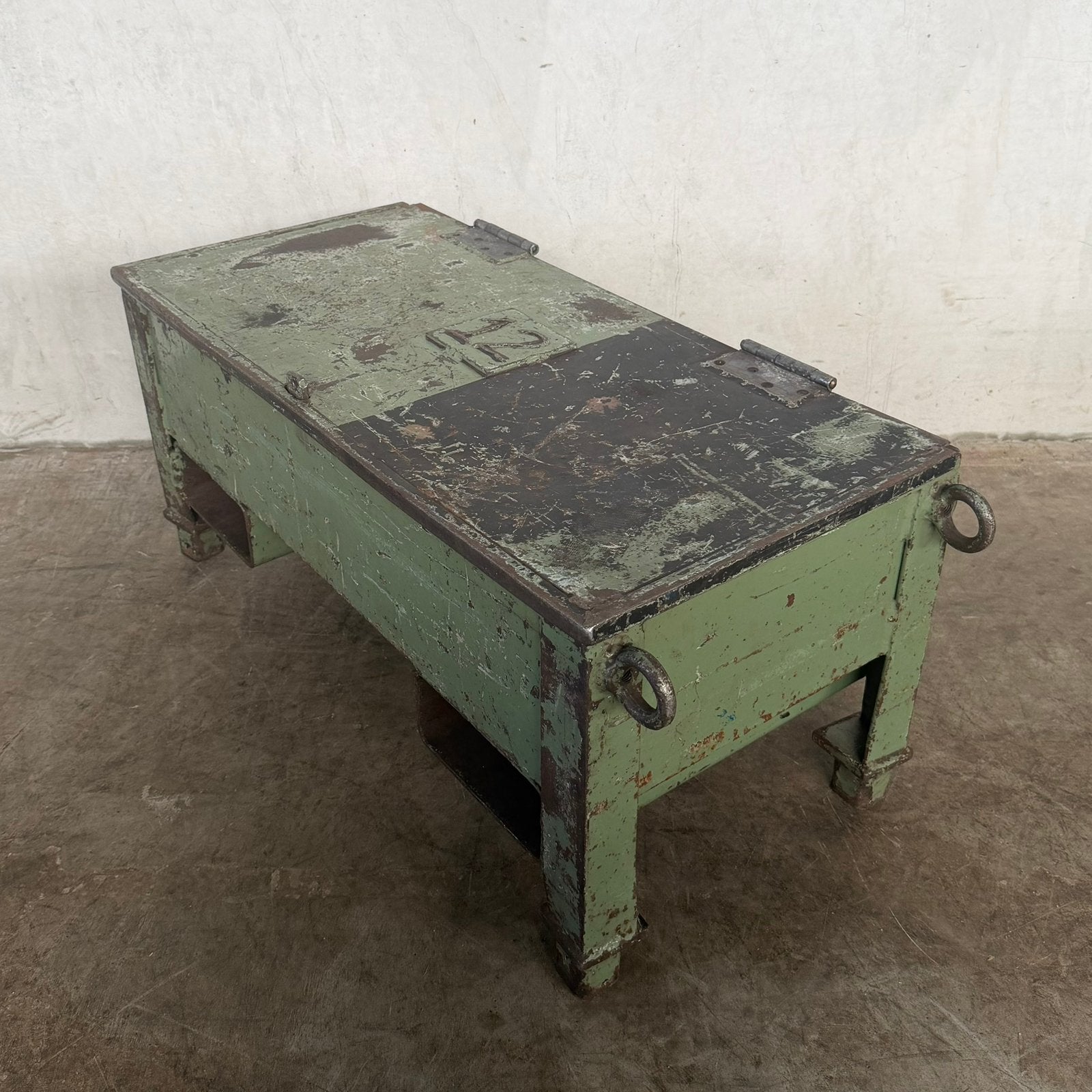 Oude kist, vintage bijzettafel, industriële salontafel, Antiek en Kunst, Curiosa en Brocante, Ophalen