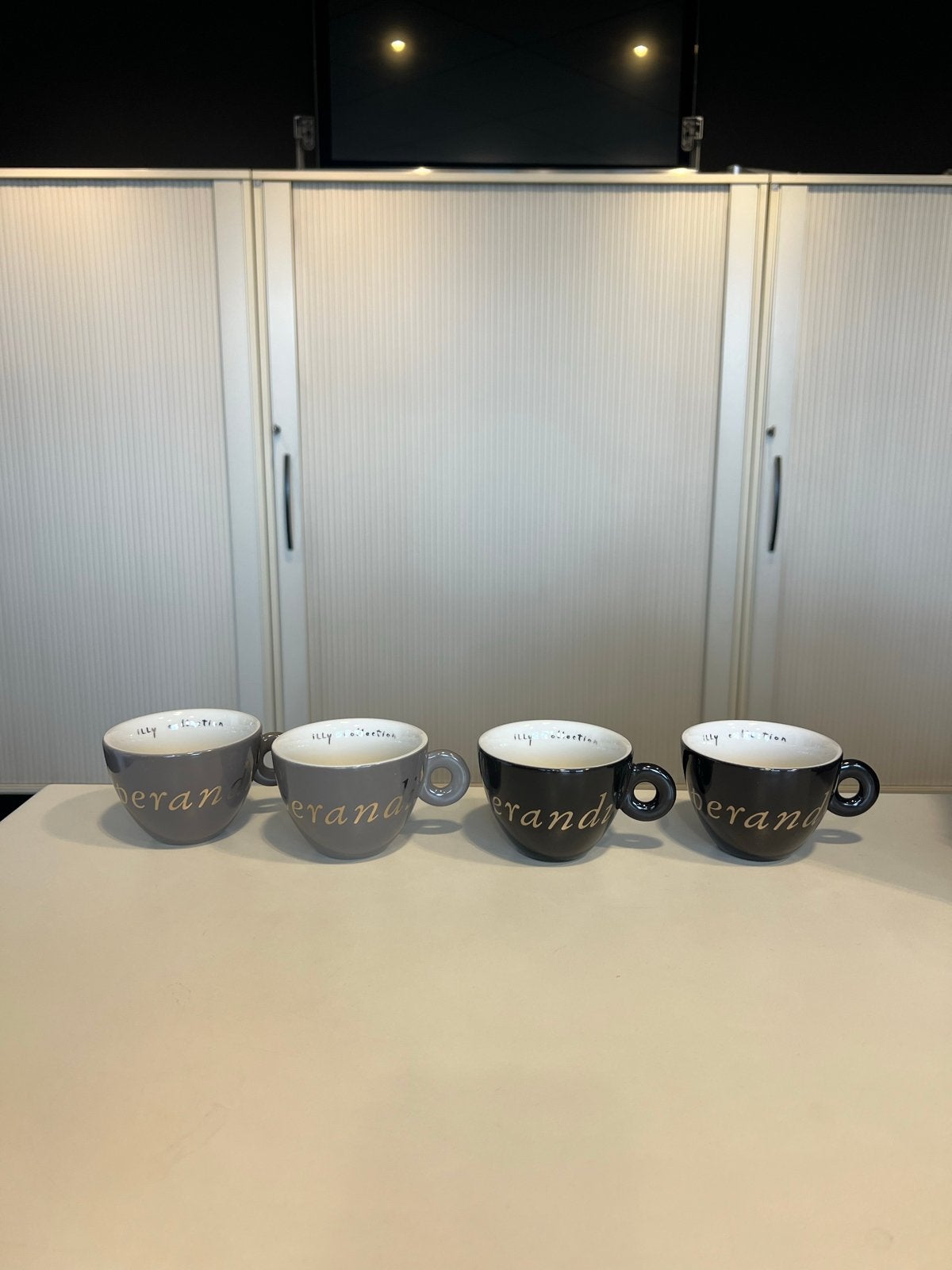 Nieuwe Illy Collection Modus Operandi kopjes en schotels, Ophalen, Nieuw, Overige stijlen, Illy
