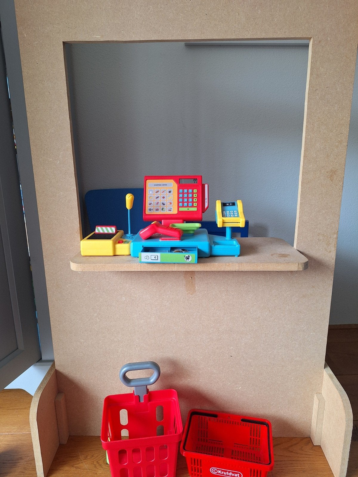 Zelfgemaakt houten winkeltje met accessoires, Kinderen en Baby's, Speelgoed | Overig, Ophalen, Gebruikt, Jongen of Meisje