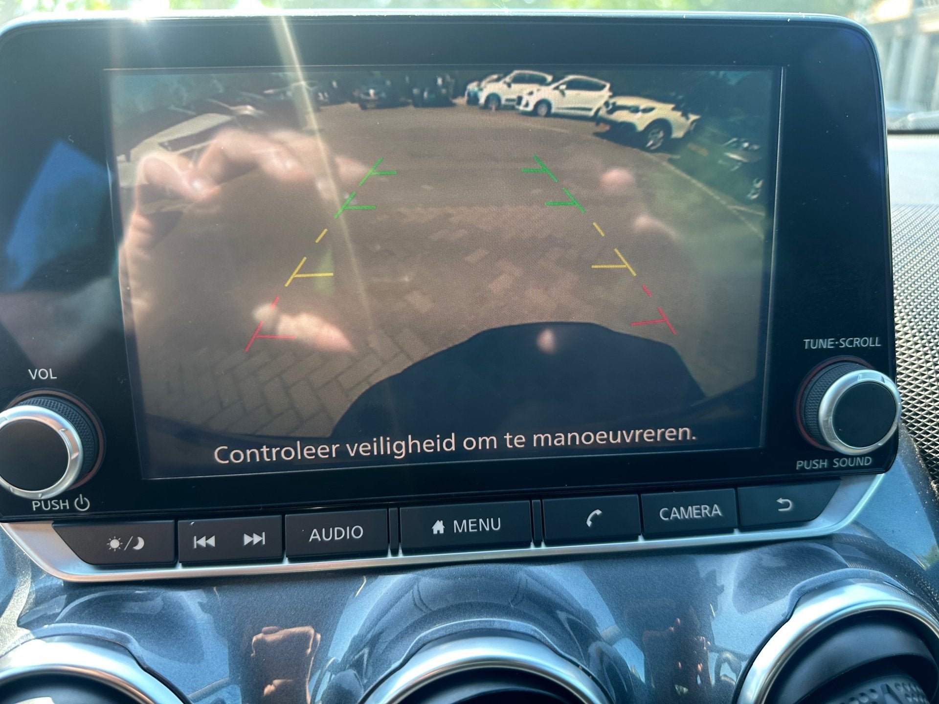Foto 11 van Nissan Juke 1.0 DIG-T Acenta , carplay , camera
