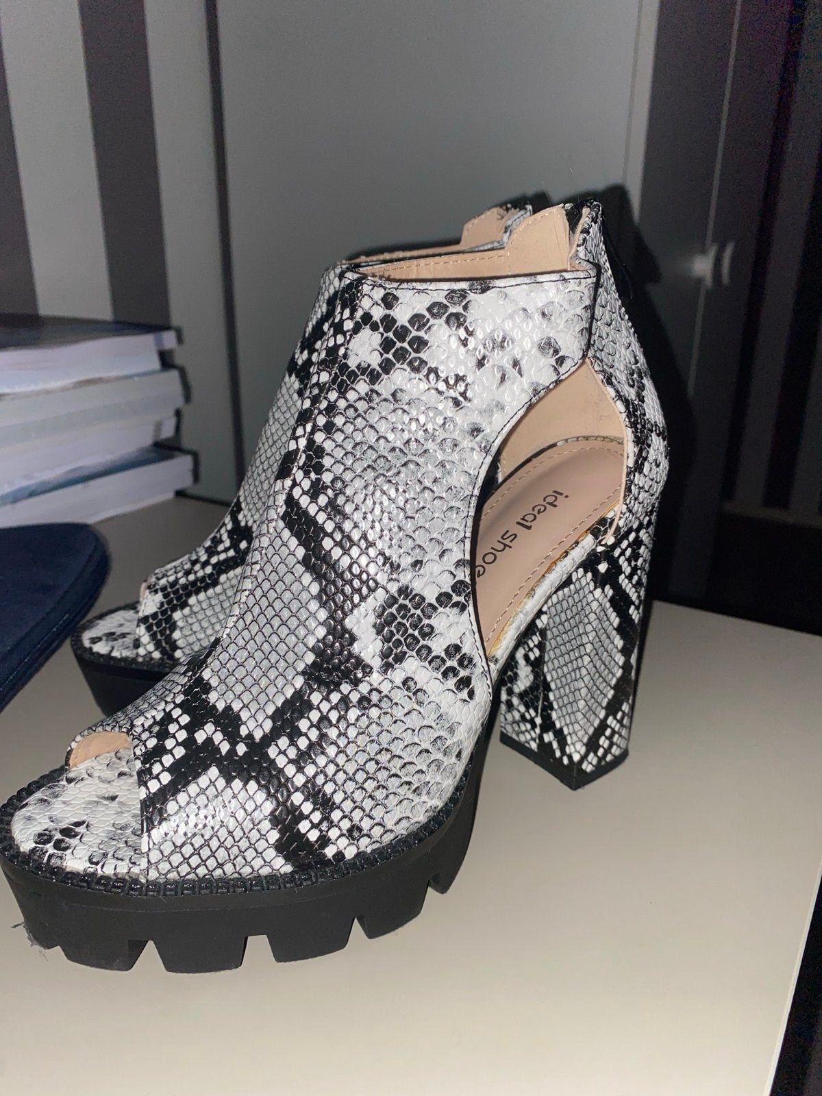 Hakken met slangenprint en open teen, Ophalen of Verzenden, Gedragen, Wit, Schoenen met hoge hakken
