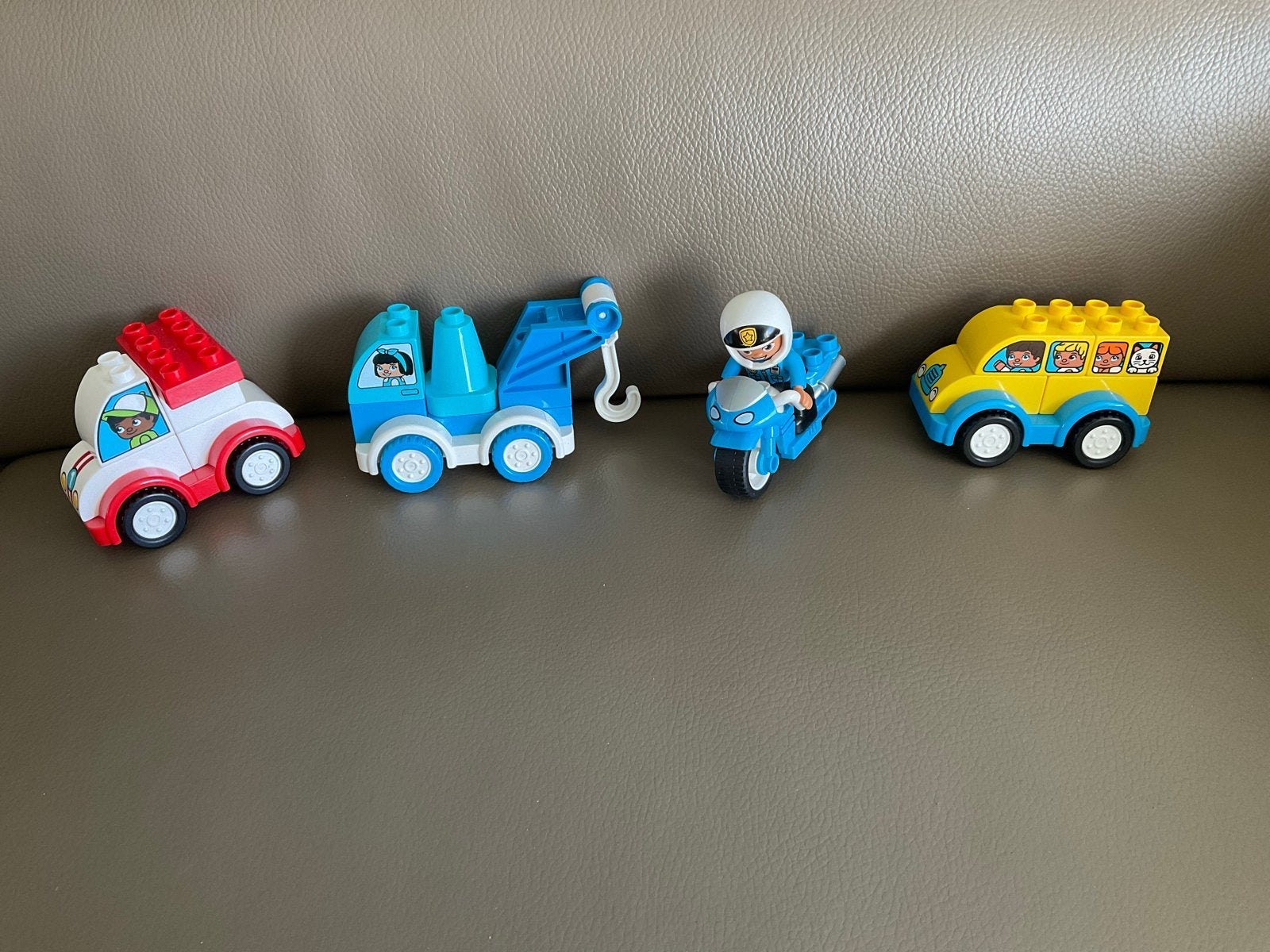 Lego Duplo Voertuigen Set: Auto, Takelwagen, Motor, Bus, Kinderen en Baby's, Inclusief minifiguren, Gebruikt, Ophalen of Verzenden