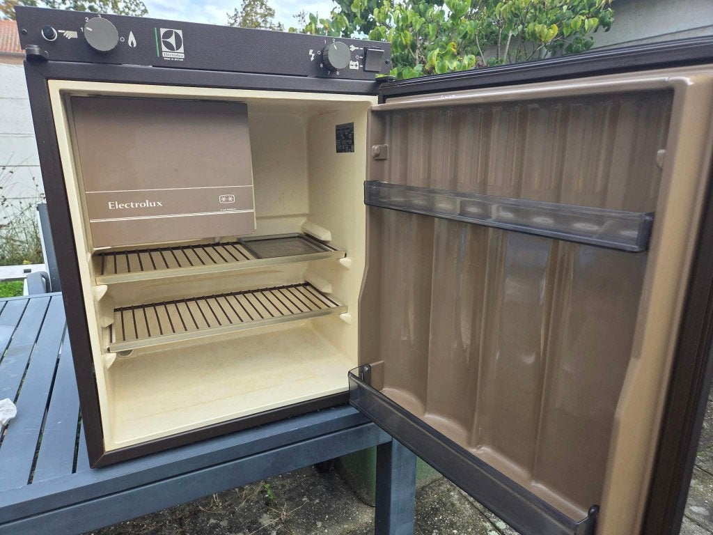 Electrolux absorptiekoelkast — werkt op: gas / 12V / 230V, Ophalen, Gebruikt