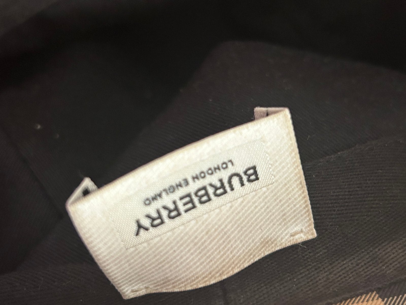 Burberry bucket hat, Ophalen of Verzenden, Zo goed als nieuw, 58 cm (L, 7¼ inch) of meer, Hoed