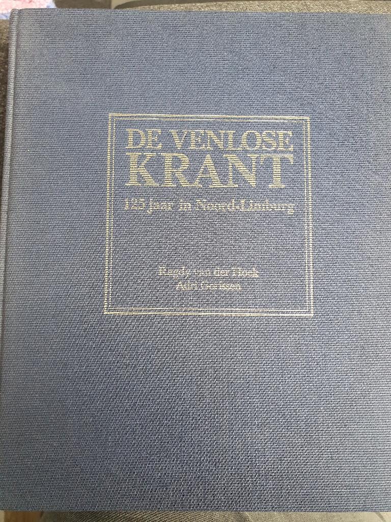 Boek De Venlose Krant 125 jaar in Noord-Limburg, Boeken, Ophalen of Verzenden, Gelezen, Krant