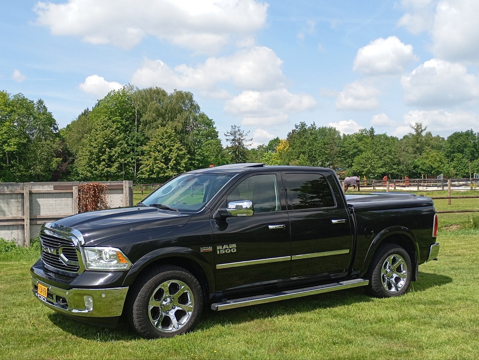 Dodge Ram 1500 laramie uitvoering Marge auto, Auto's, Dodge, Automaat, 2460 kg, 5654 cc, Zwart
