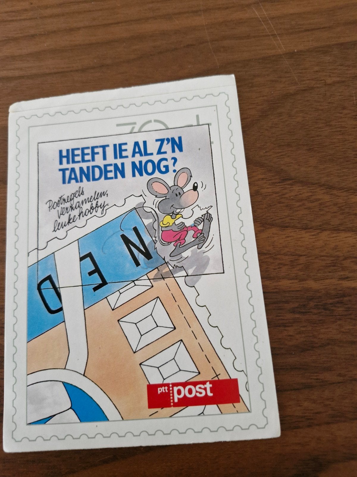 11982  PTT Postzegel Sticker - 'Heeft ie al z'n tanden nog?', Ophalen of Verzenden
