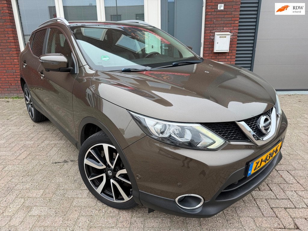 Nissan Qashqai 1.2 Tekna / Navi / Pano / Leder / Camera / PD, Euro 5, Gebruikt, 4 cilinders, 116 pk