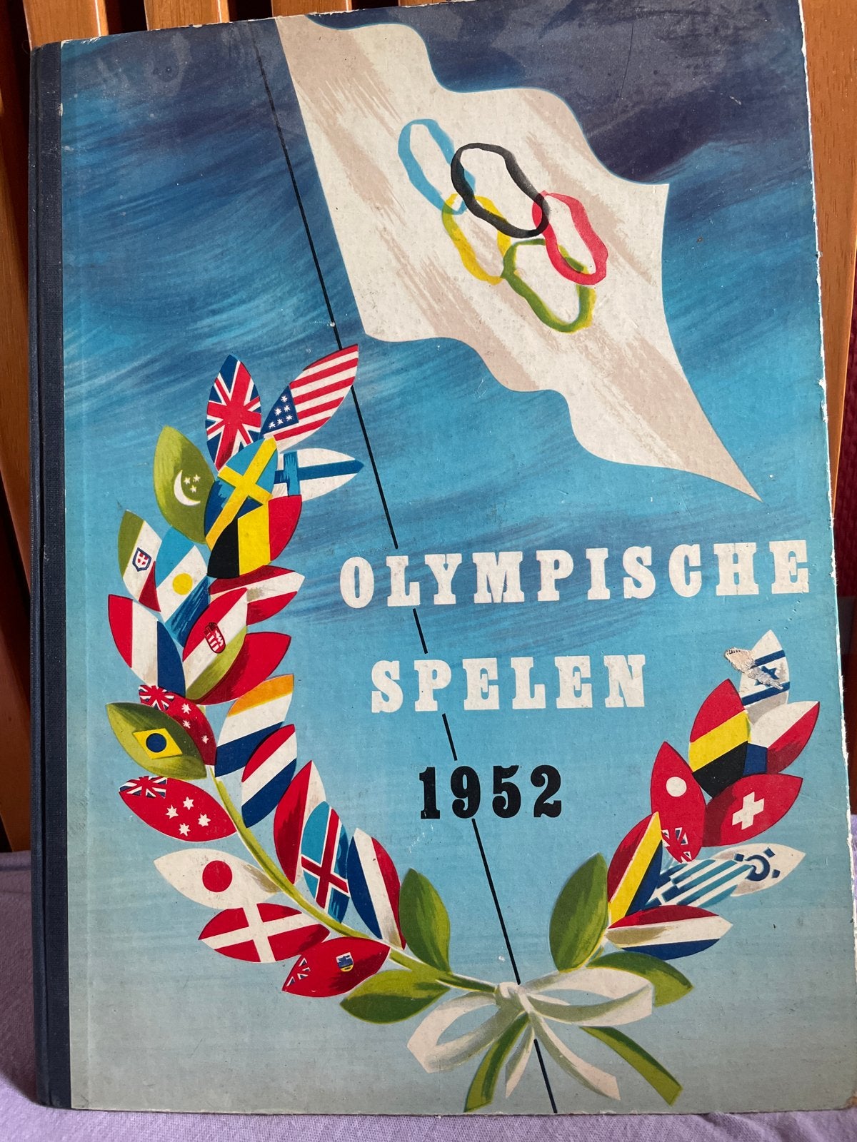 Olympische Spelen 1952 Boek - Historisch Sportdocument, Boeken, Ophalen of Verzenden, Gelezen, Overige sporten