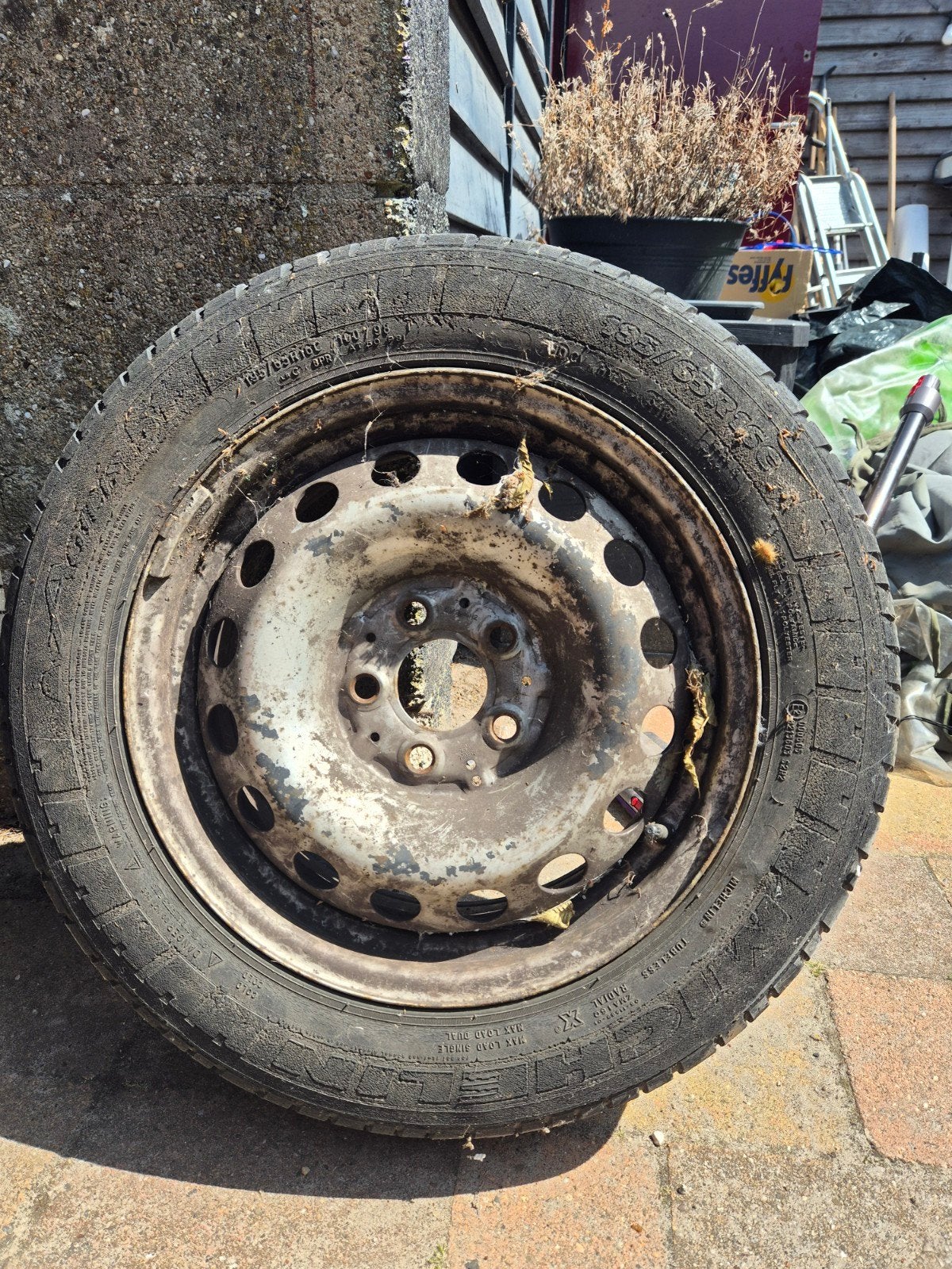 Gebruikte band op stalen velg - 195/65 R15 Michelin (Gratis), Auto diversen, Auto-accessoires, Ophalen, Gebruikt