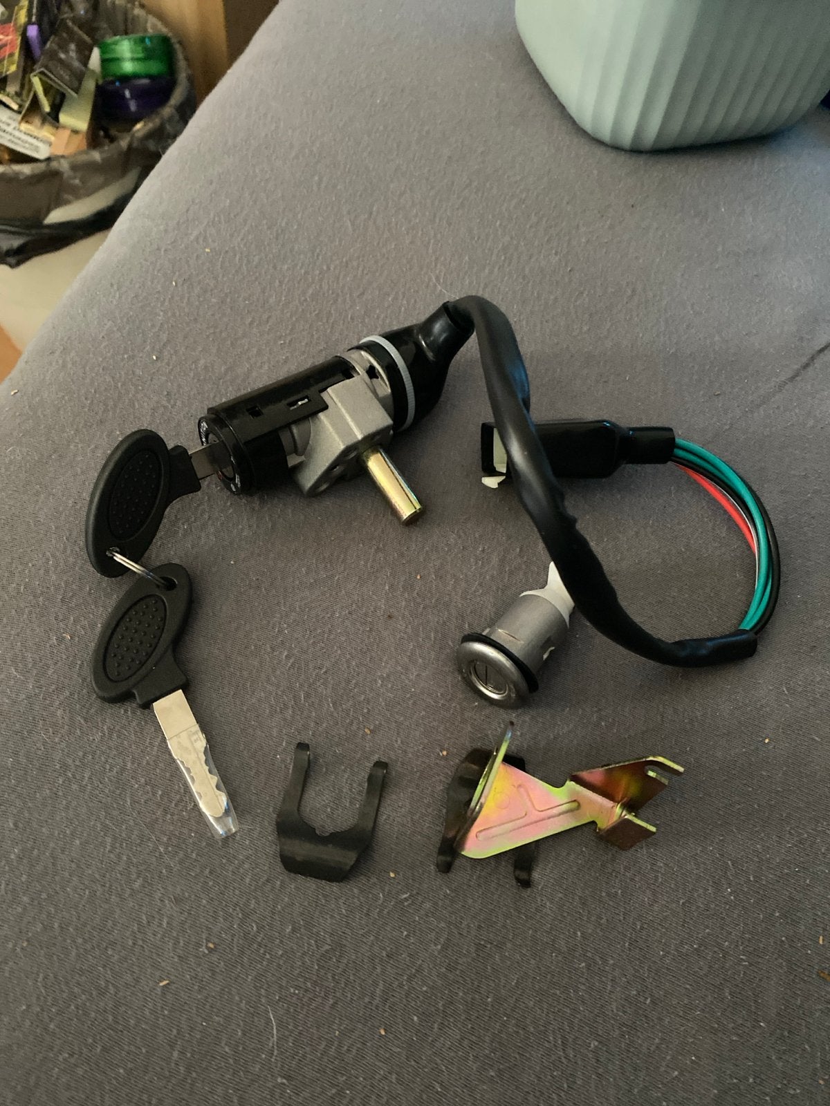 Nieuw contactslot set voor retro scooters met zadelslot, Fietsen en Brommers, Brommeronderdelen | Scooters, Ophalen of Verzenden