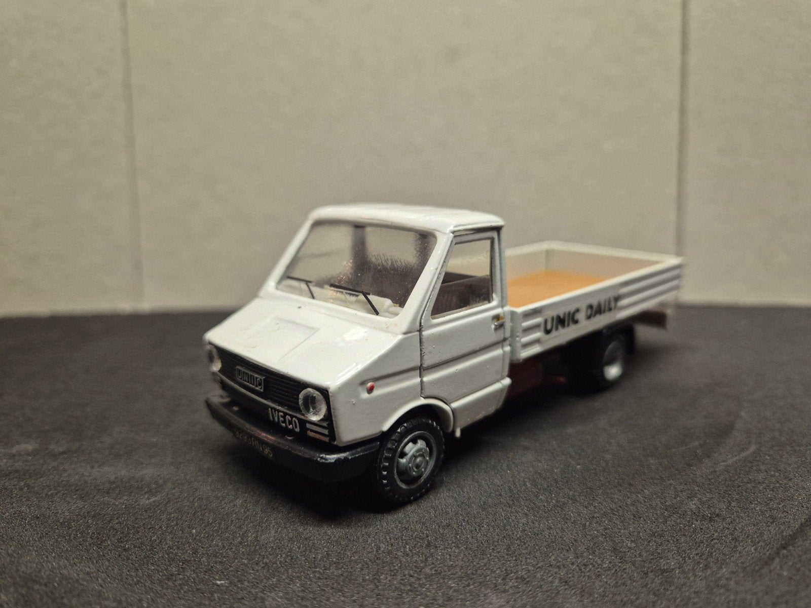 unic iveco daily van oldcars, Ophalen of Verzenden, Zo goed als nieuw, Bus of Vrachtwagen, Overige merken