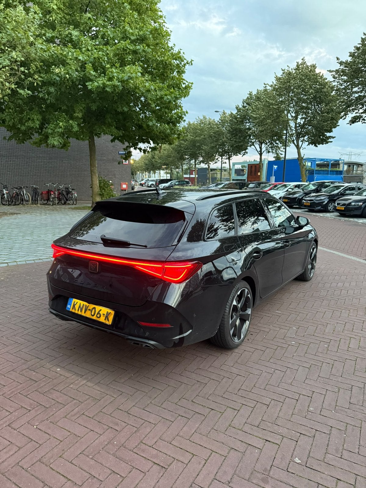 Cupra Leon 1.5 Etsi 150pk Dsg-7 2023 Zwart, Auto's, 1498 cc, 4 cilinders, Leon, Zwart